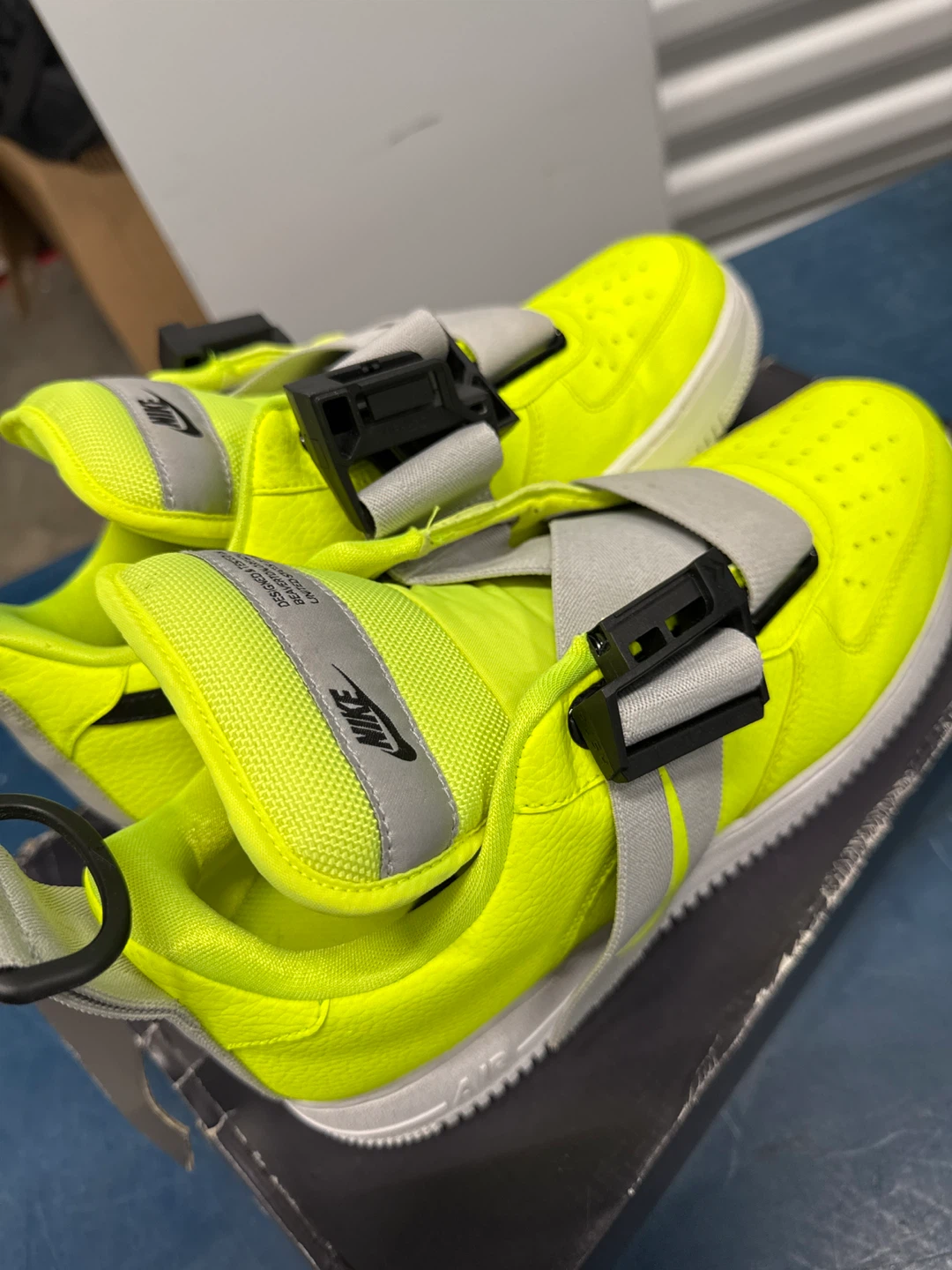 Nike Air Force 1 Utility Volt Size 10.5 - photo 3