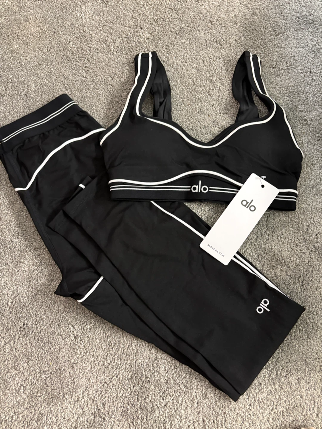 Alo Yoga matching set in black