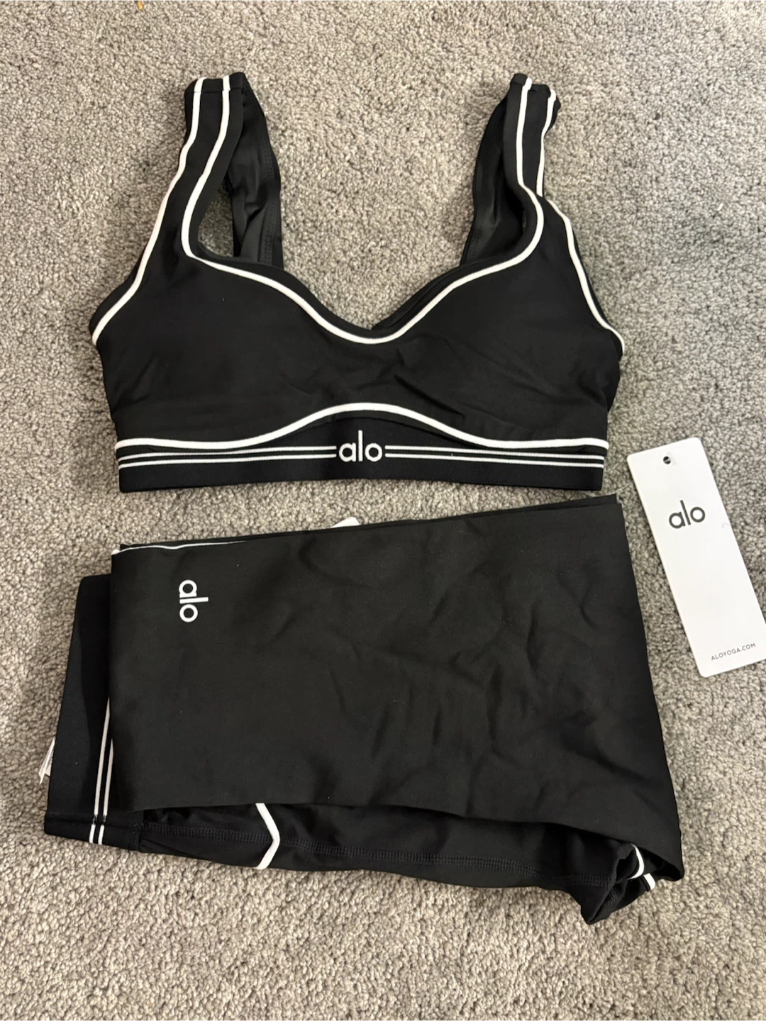 Alo Yoga matching set in black - photo 2