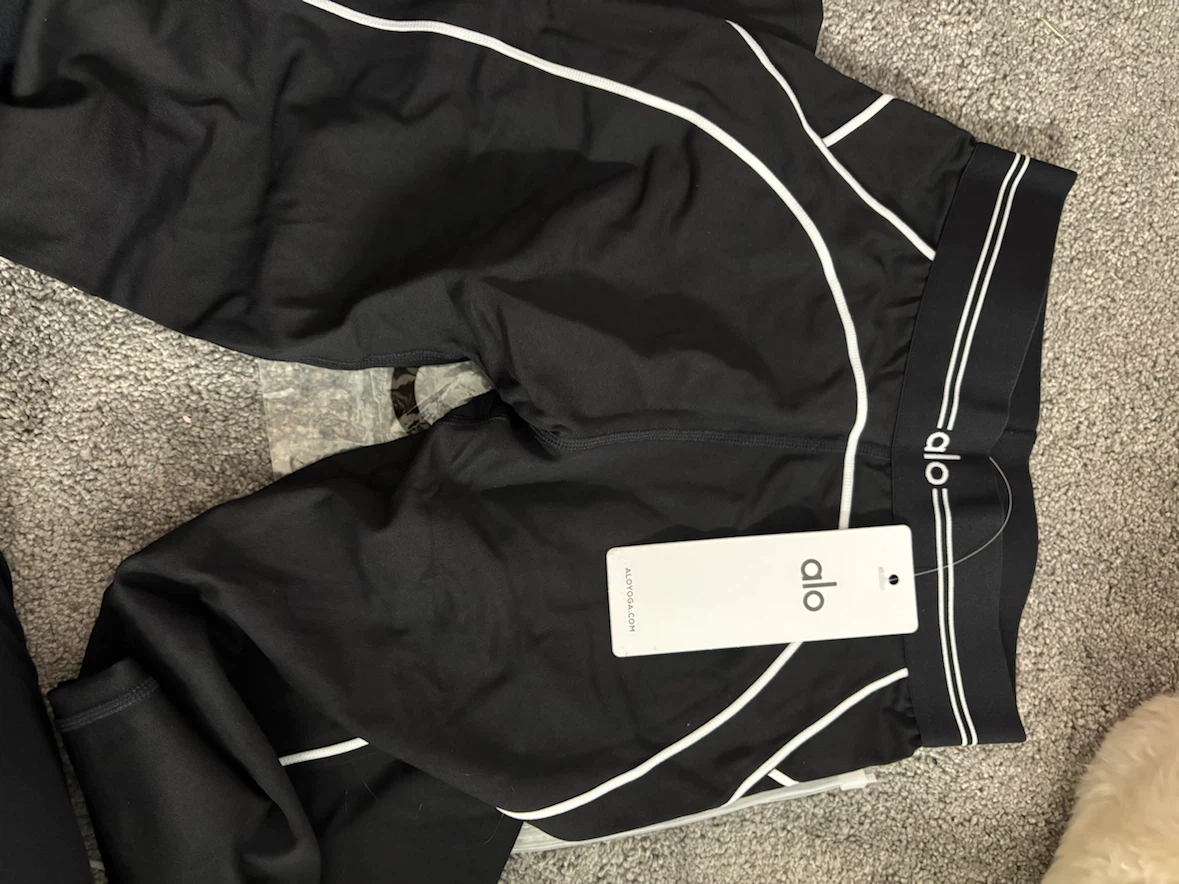 Alo Yoga matching set in black - photo 5