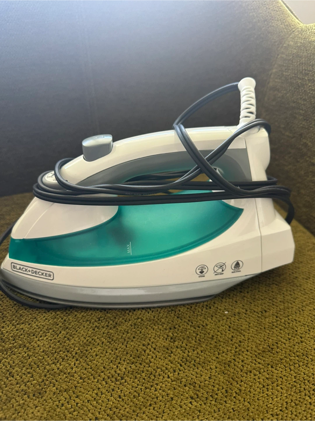 Black + Decker Light 'N Easy Steam Iron