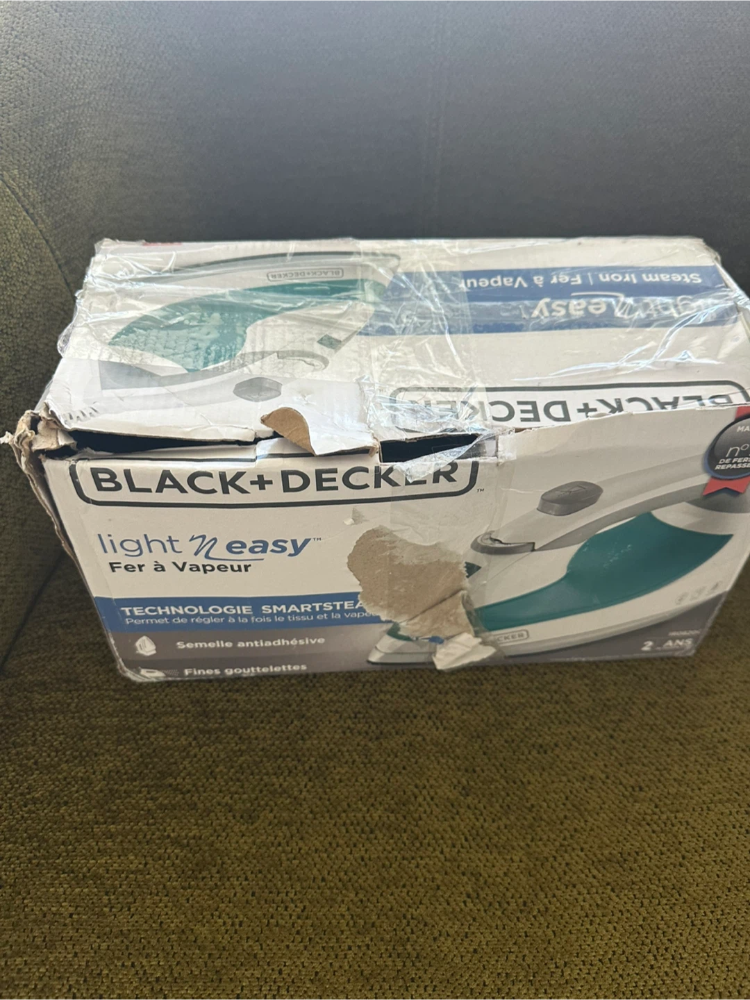 Black + Decker Light 'N Easy Steam Iron - photo 2
