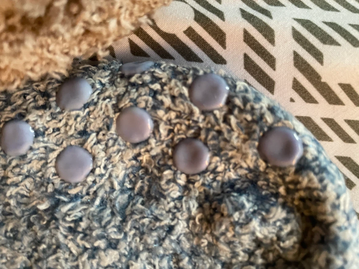 Three pairs of fuzzy grip socks - photo 4