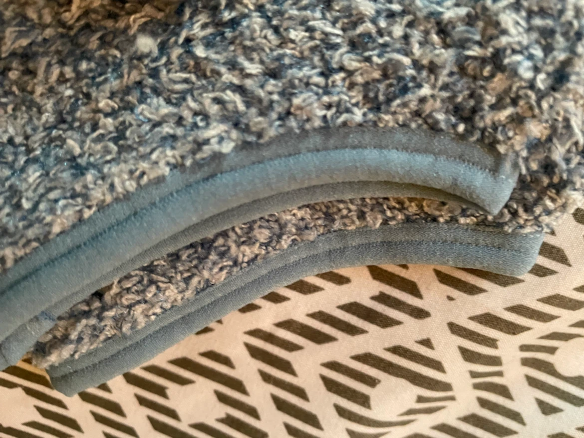 Three pairs of fuzzy grip socks - photo 5