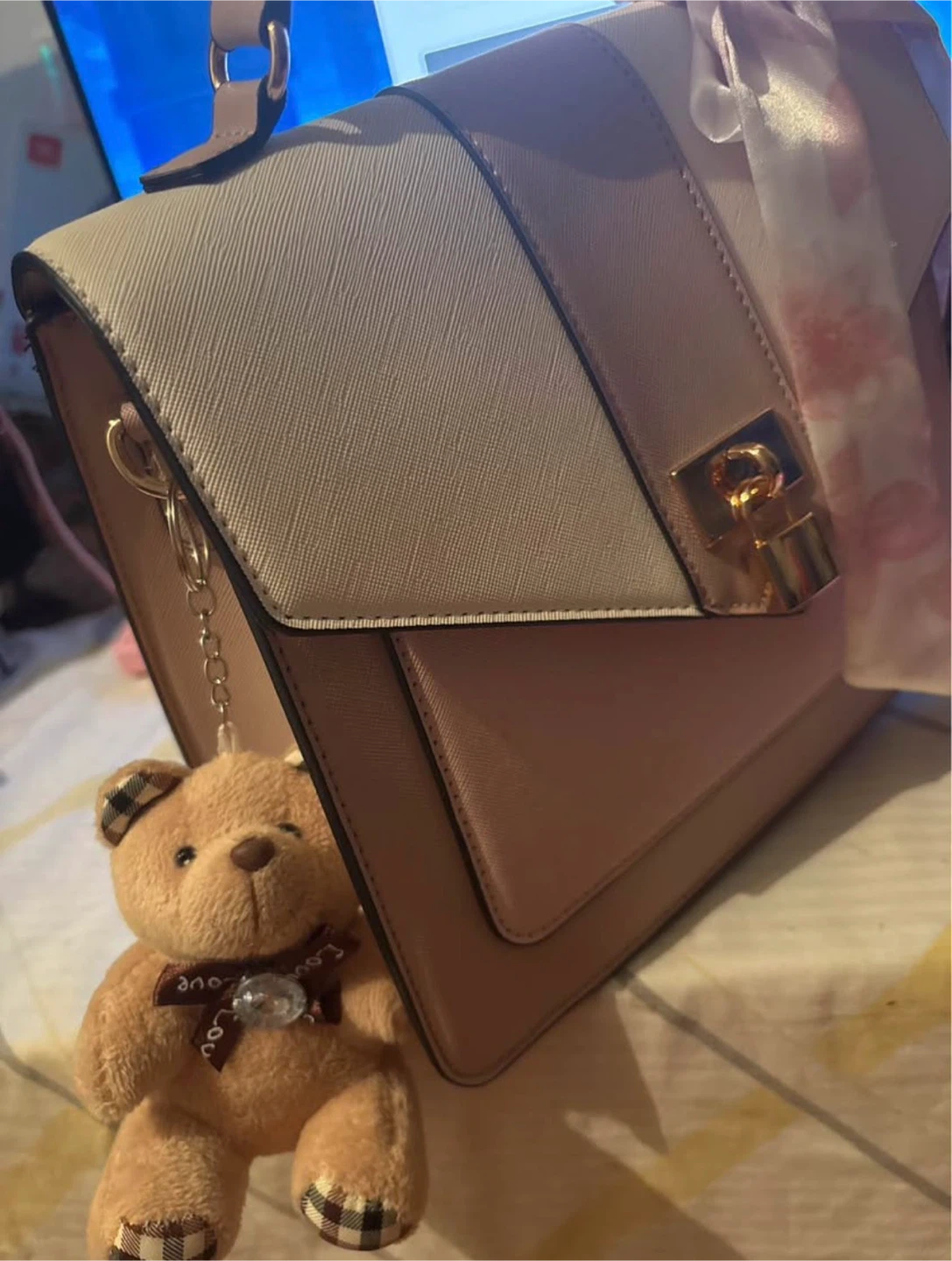 Pink and white handbag with bow - photo 4