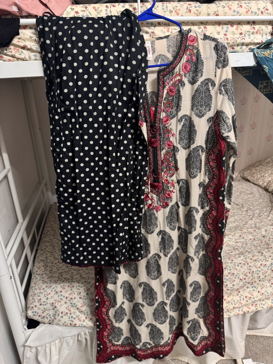 Ethnic Paisley Embroidered Kurta and Polka Dot Pants Set - photo 4