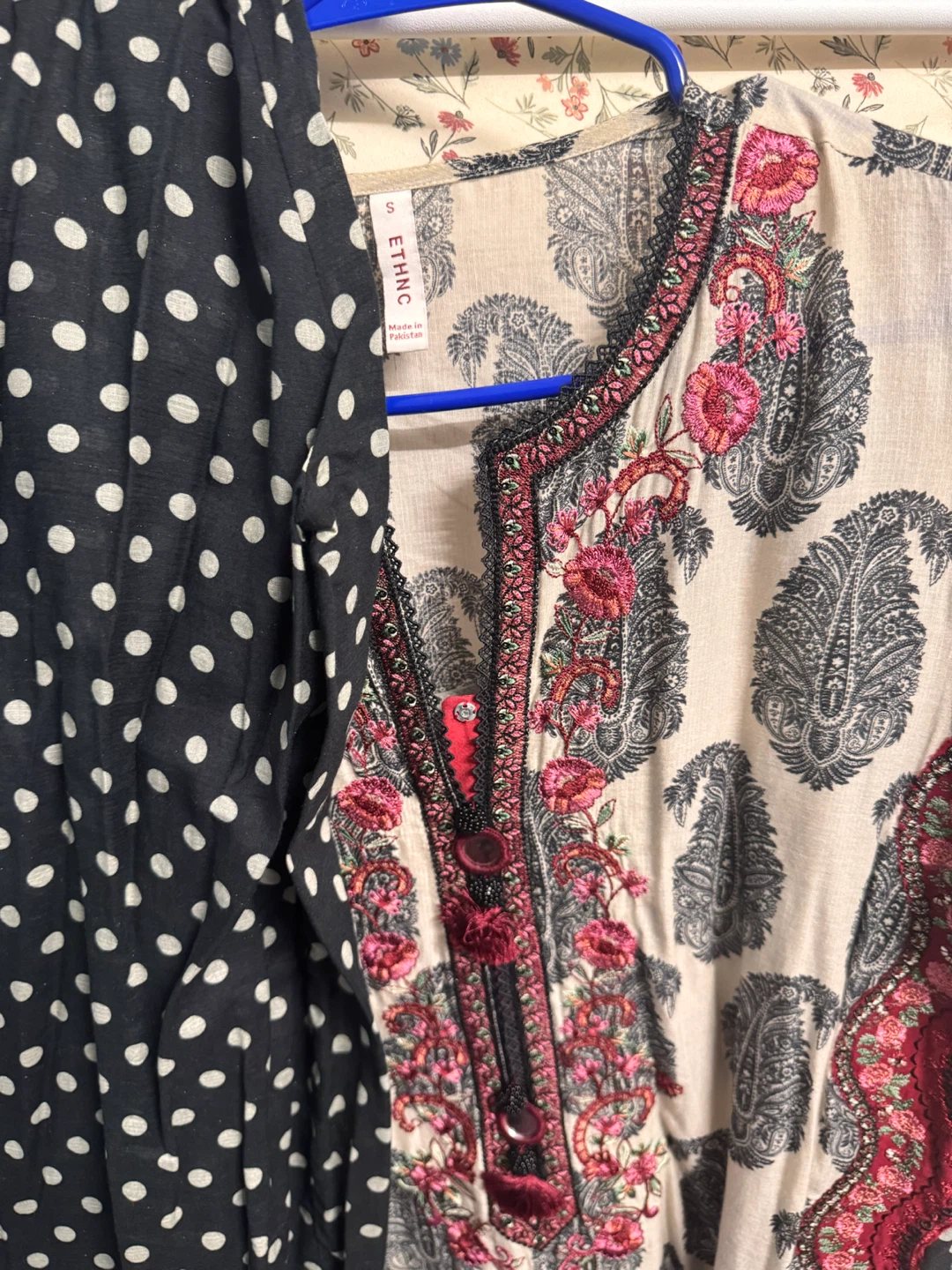 Ethnic Paisley Embroidered Kurta and Polka Dot Pants Set - photo 5