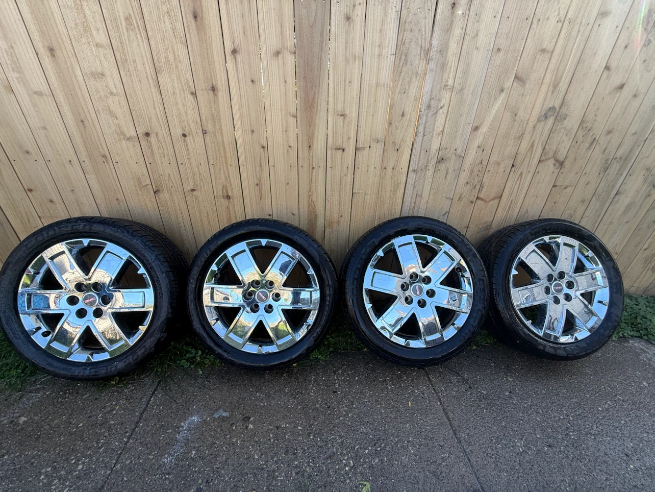 20” GMC Acadia Wheels and tires