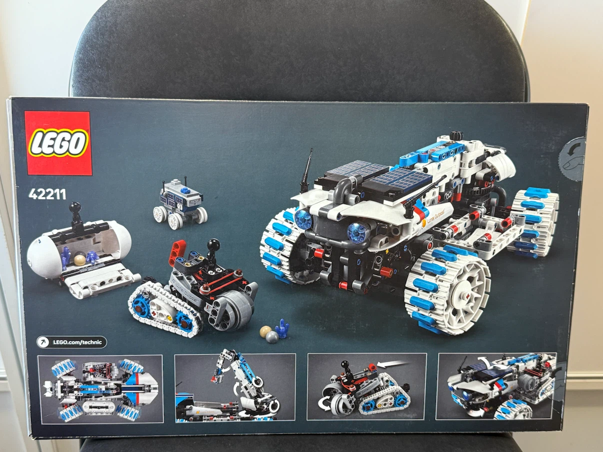 LEGO Technic Lunar Outpost Moon Rover 42211 - photo 2