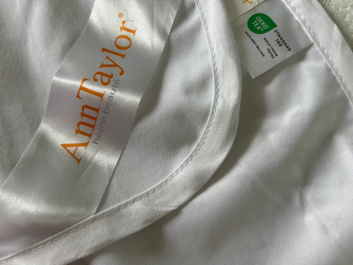 [NEW] Ann Taylor Waterproof Mattress Protector (Elastic strap)