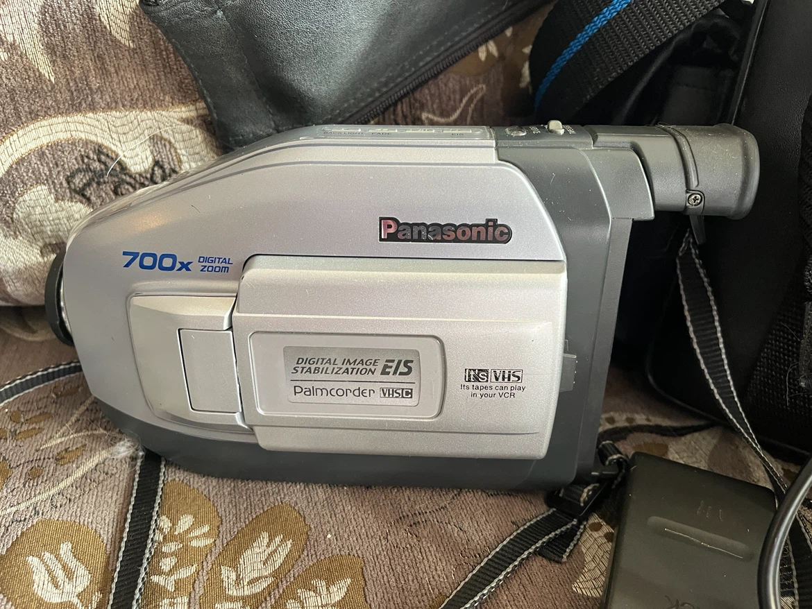 Panasonic Palmcorder VHS-C Camcorder