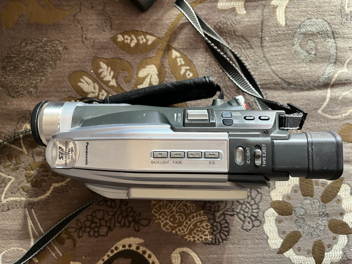 Panasonic Palmcorder VHS-C Camcorder - photo 2