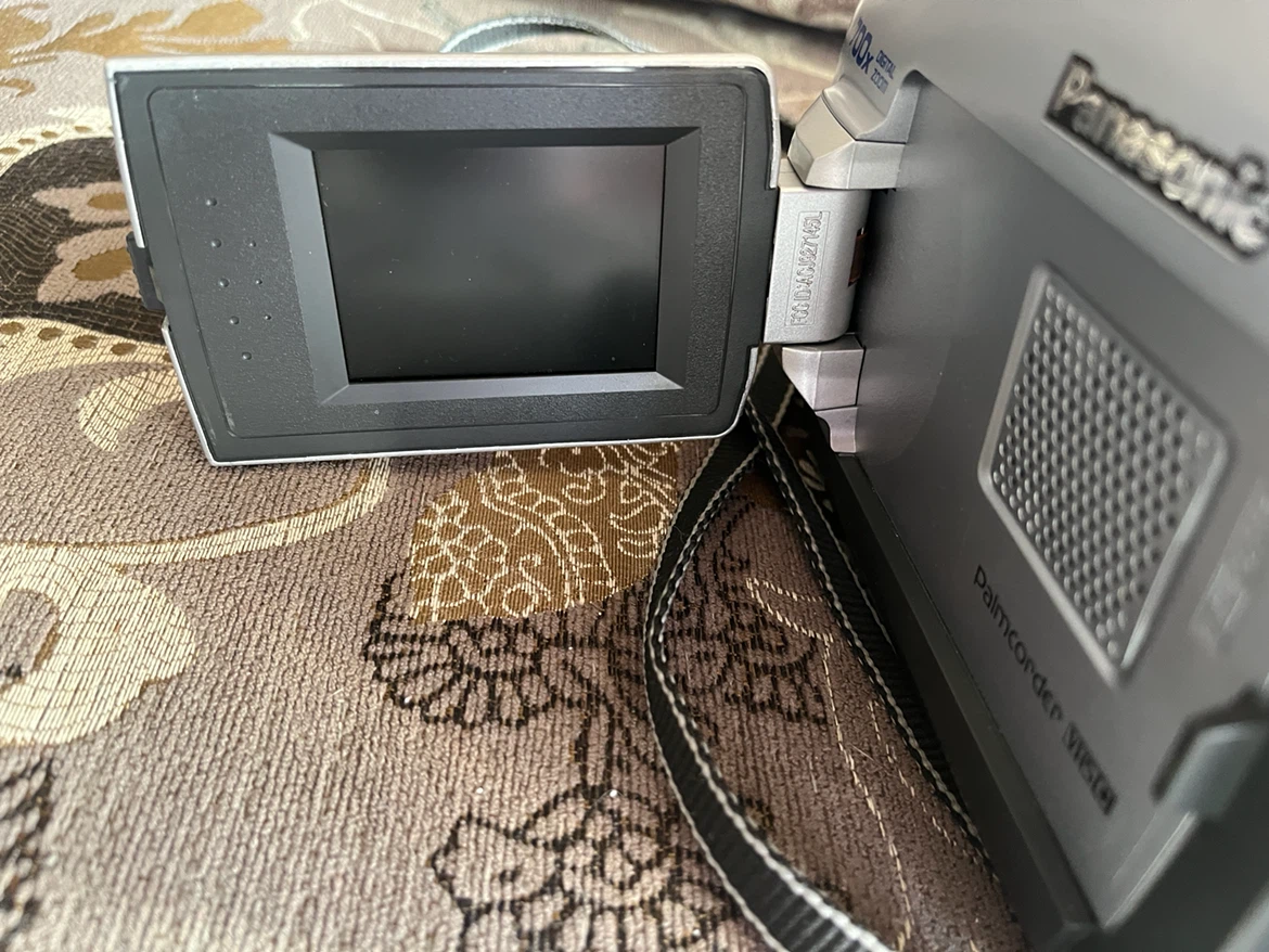 Panasonic Palmcorder VHS-C Camcorder - photo 3