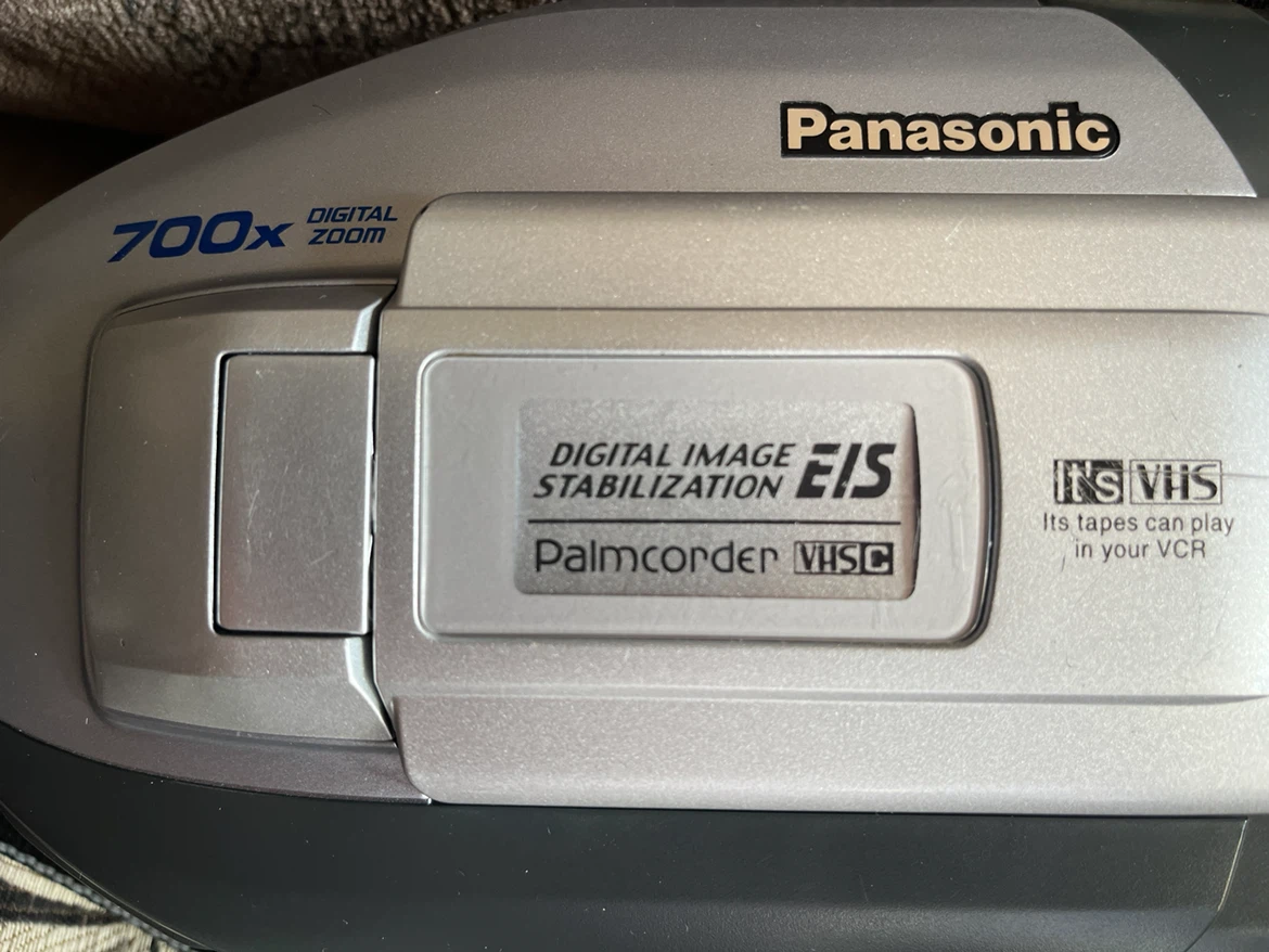 Panasonic Palmcorder VHS-C Camcorder - photo 4