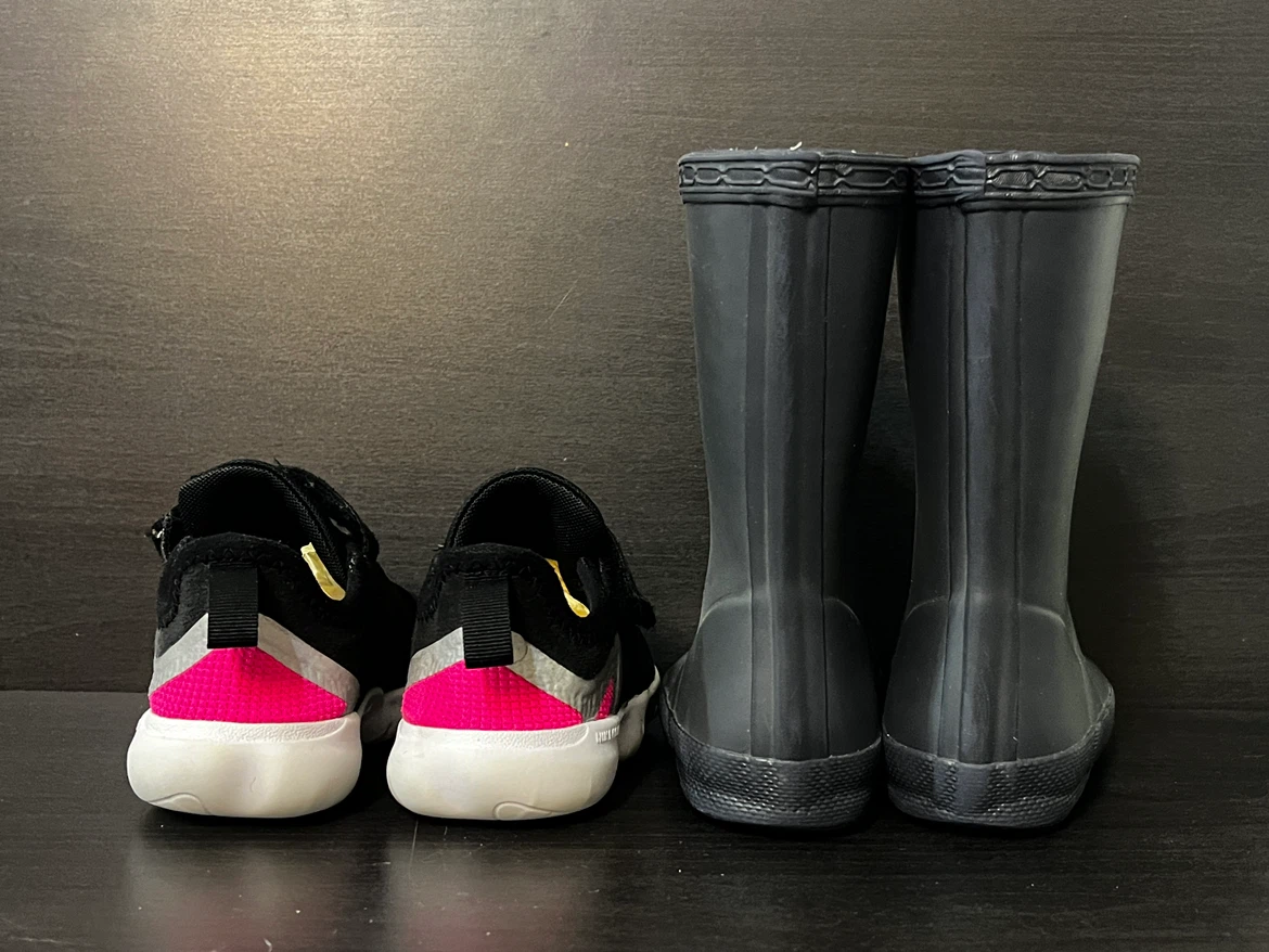 Toddler Shoes Bundle: Nike Size 9C and Hunter Boots - photo 2