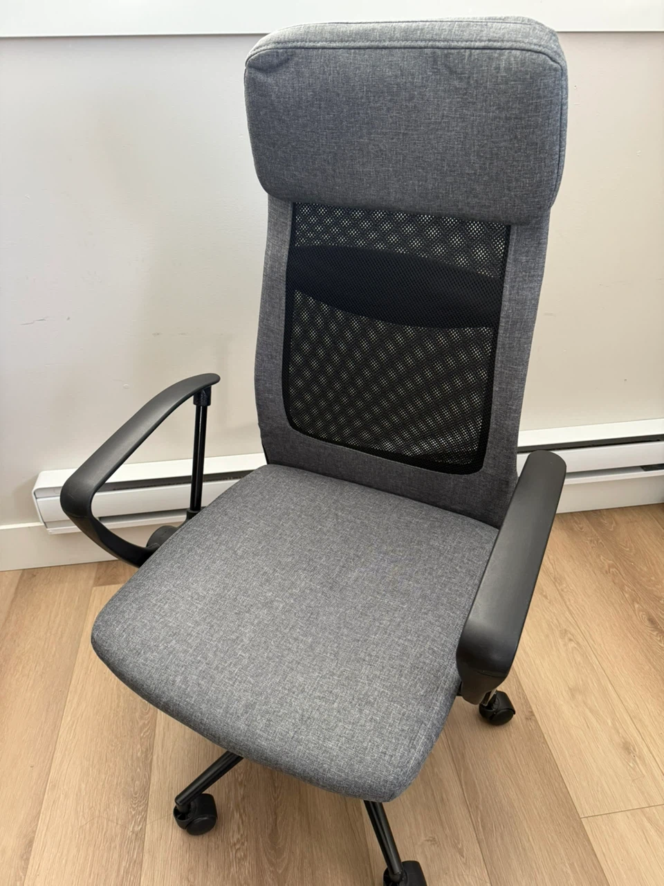 Grey Mesh Office Chair with Headrest