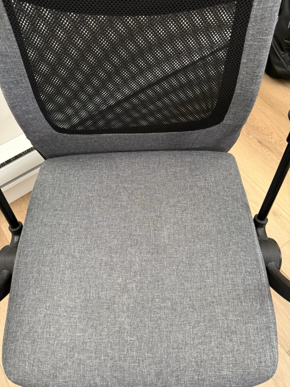 Grey Mesh Office Chair with Headrest - photo 3