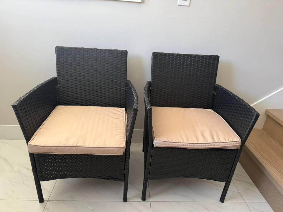 ⭐︎👍condition⭐︎Set of two black wicker patio chairs