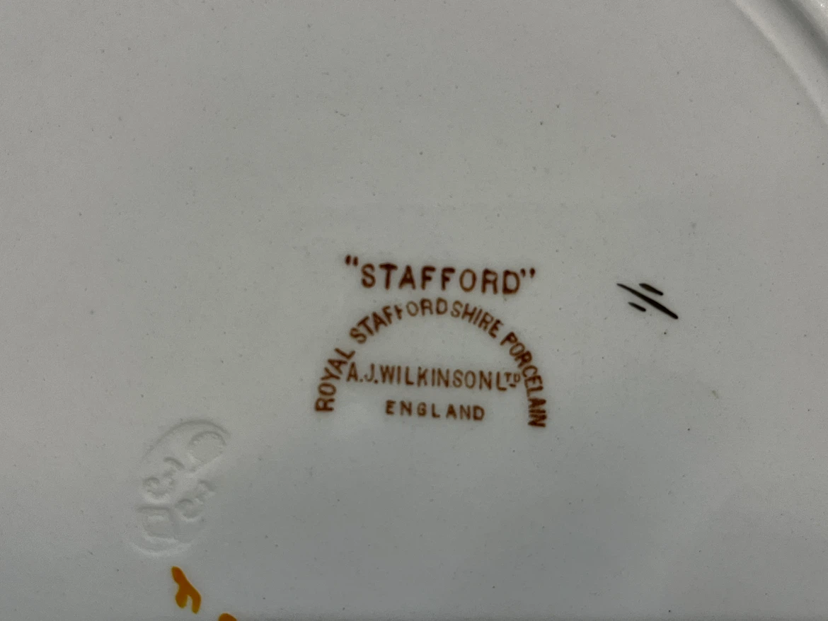 Royal Staffordshire A.J. Wilkinson Porcelain Plate - photo 3