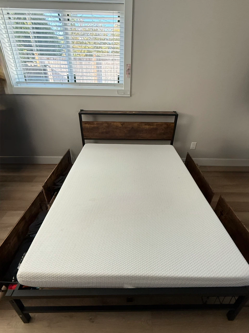 ⭐︎Good condition⭐︎Industrial Style full Bed Frame with mattress - photo 2