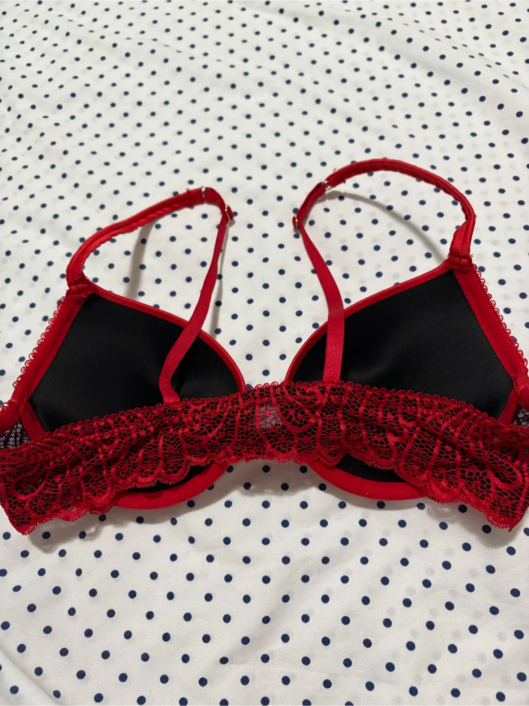 La Vie en Rose red lace magnet front-closure bra - photo 3