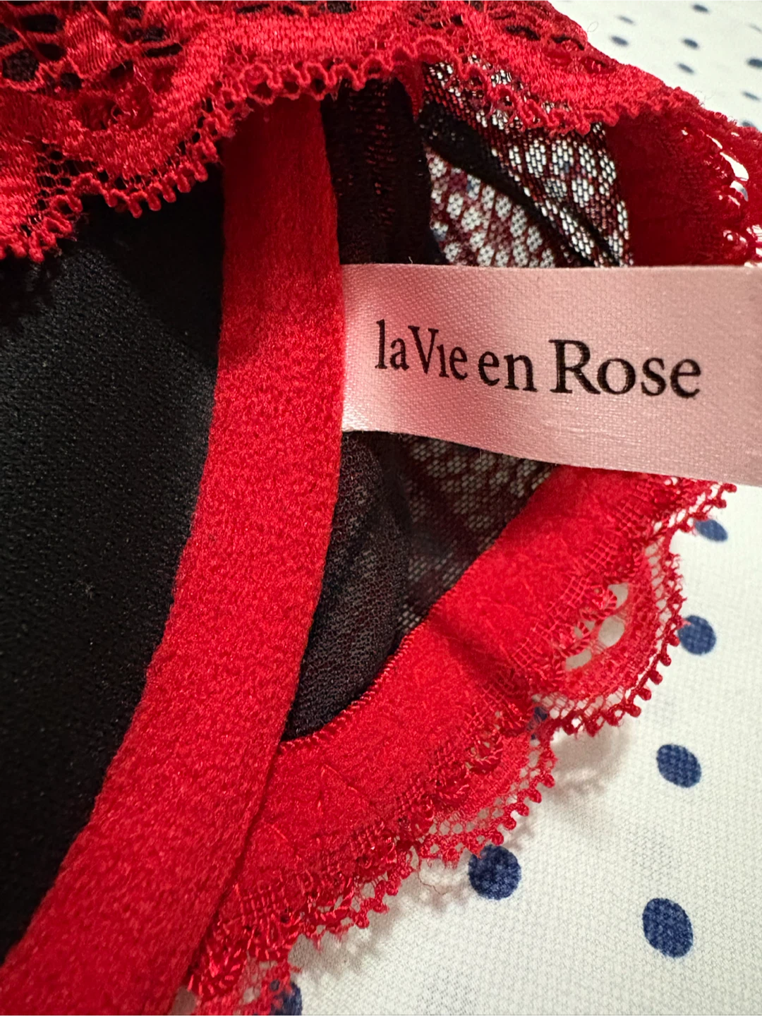 La Vie en Rose red lace magnet front-closure bra - photo 4