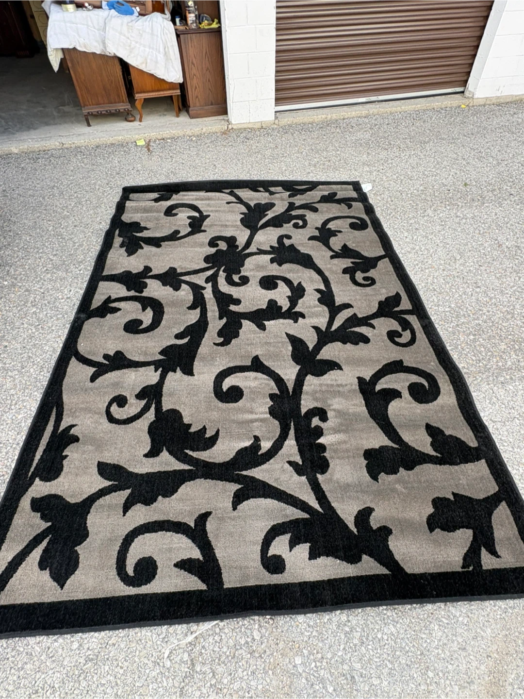 Free delivery used Black and Grey Floral Area Rug - photo 3