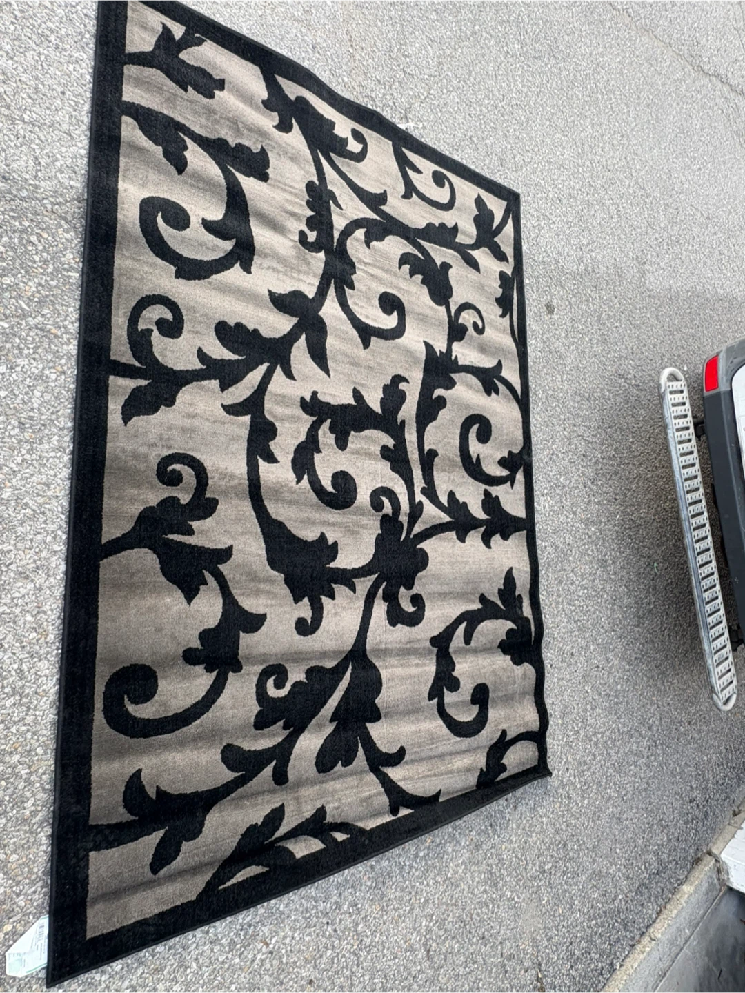Free delivery used Black and Grey Floral Area Rug - photo 4