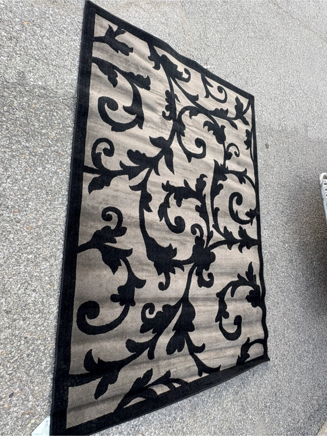 Free delivery used Black and Grey Floral Area Rug - photo 5