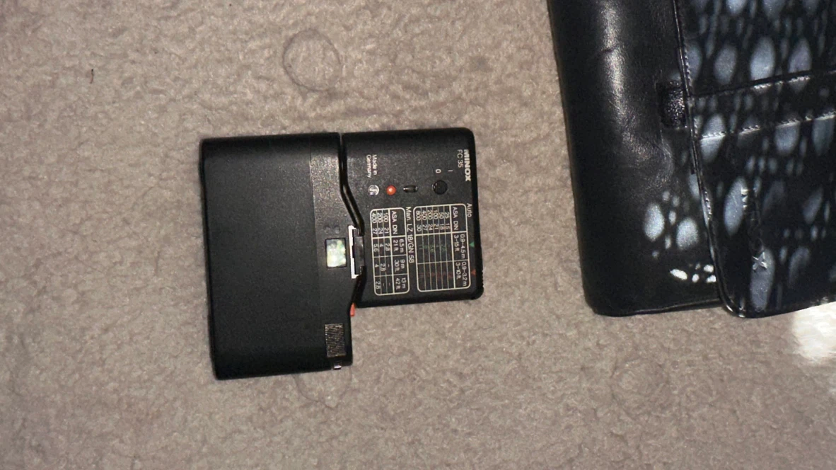 Minox 35 GL camera with FC 35 flash and case - photo 2