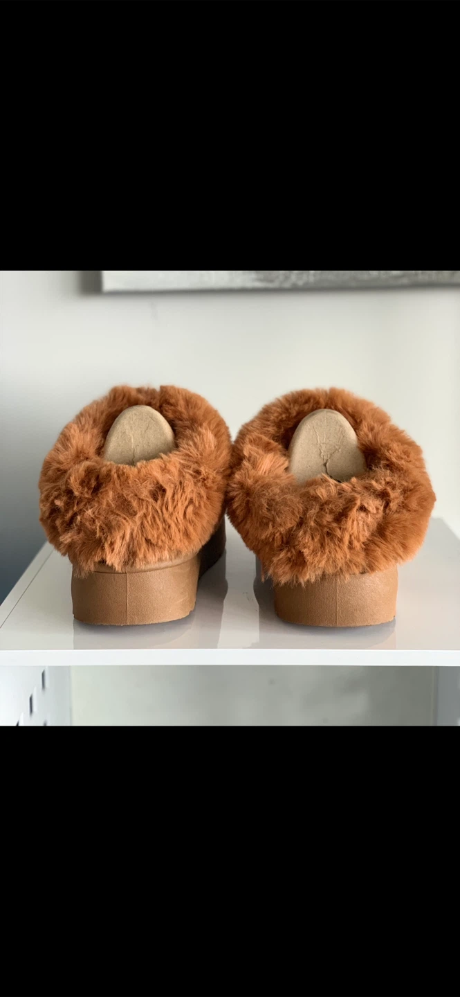 LIKE NEW! Super Comfy Uggs-Style Slippers/Ultra Mini Booties - photo 5