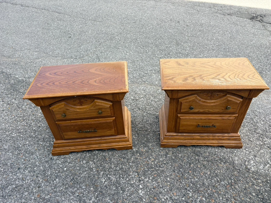 Free delivery used Set of Two Oak Nightstands - photo 3