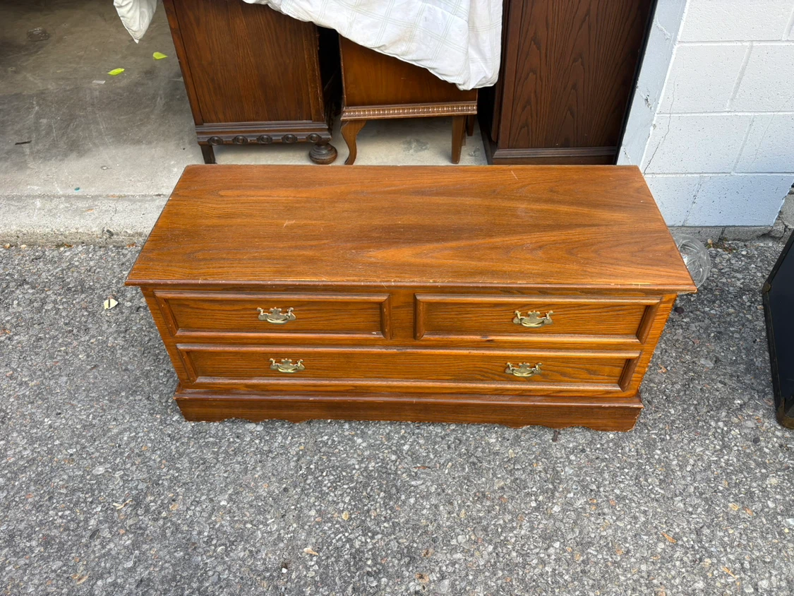 Free delivery used vintage Lane Cedar Chest