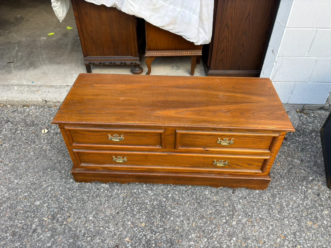 Free delivery used vintage Lane Cedar Chest - photo 2