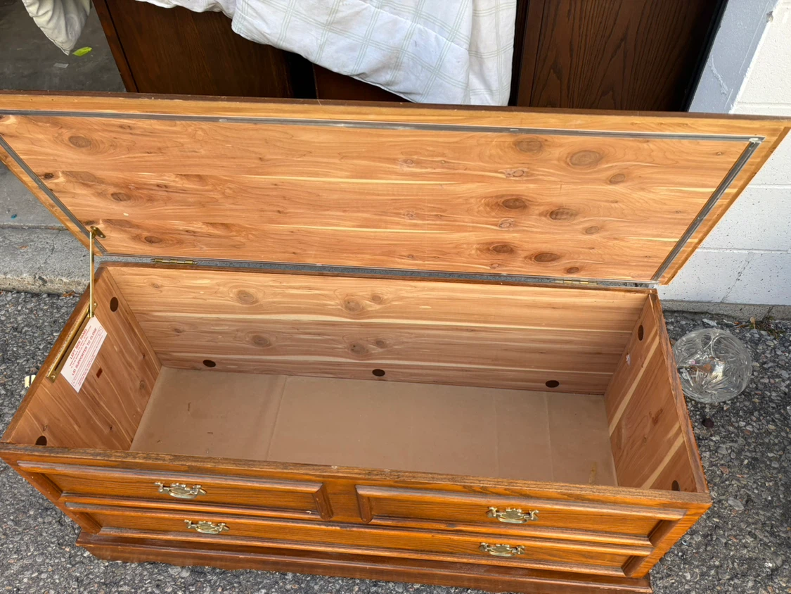 Free delivery used vintage Lane Cedar Chest - photo 3