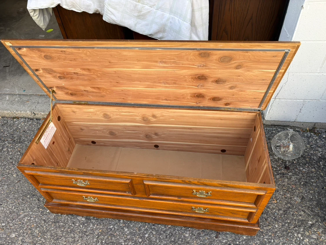 Free delivery used vintage Lane Cedar Chest - photo 4