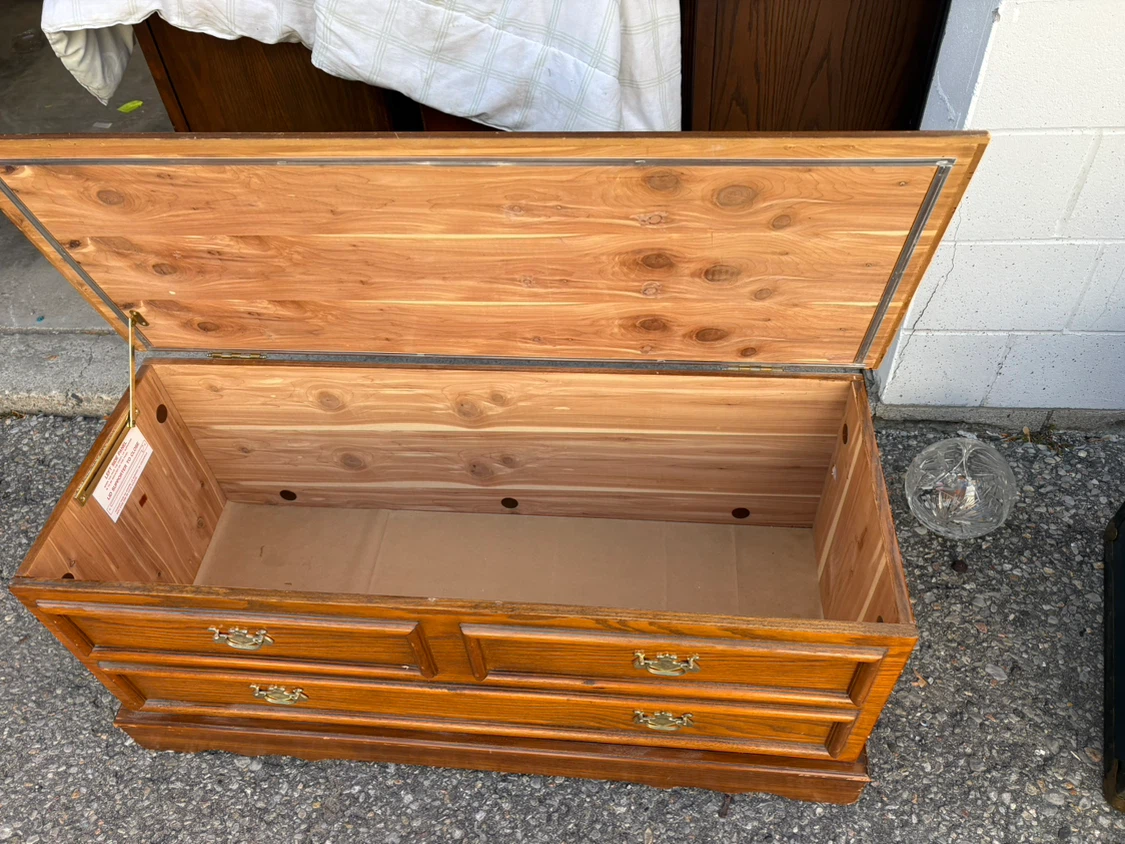 Free delivery used vintage Lane Cedar Chest - photo 5