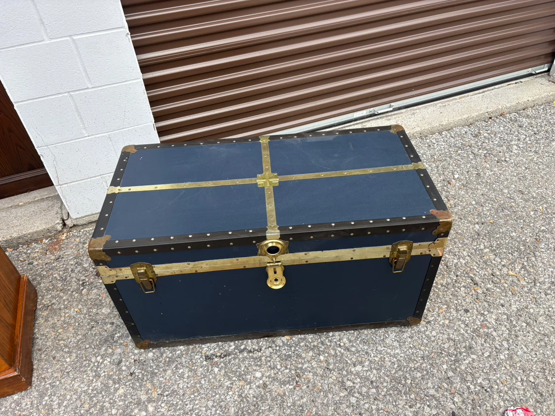 Free delivery used Vintage Style Decorative Storage Trunk - photo 2