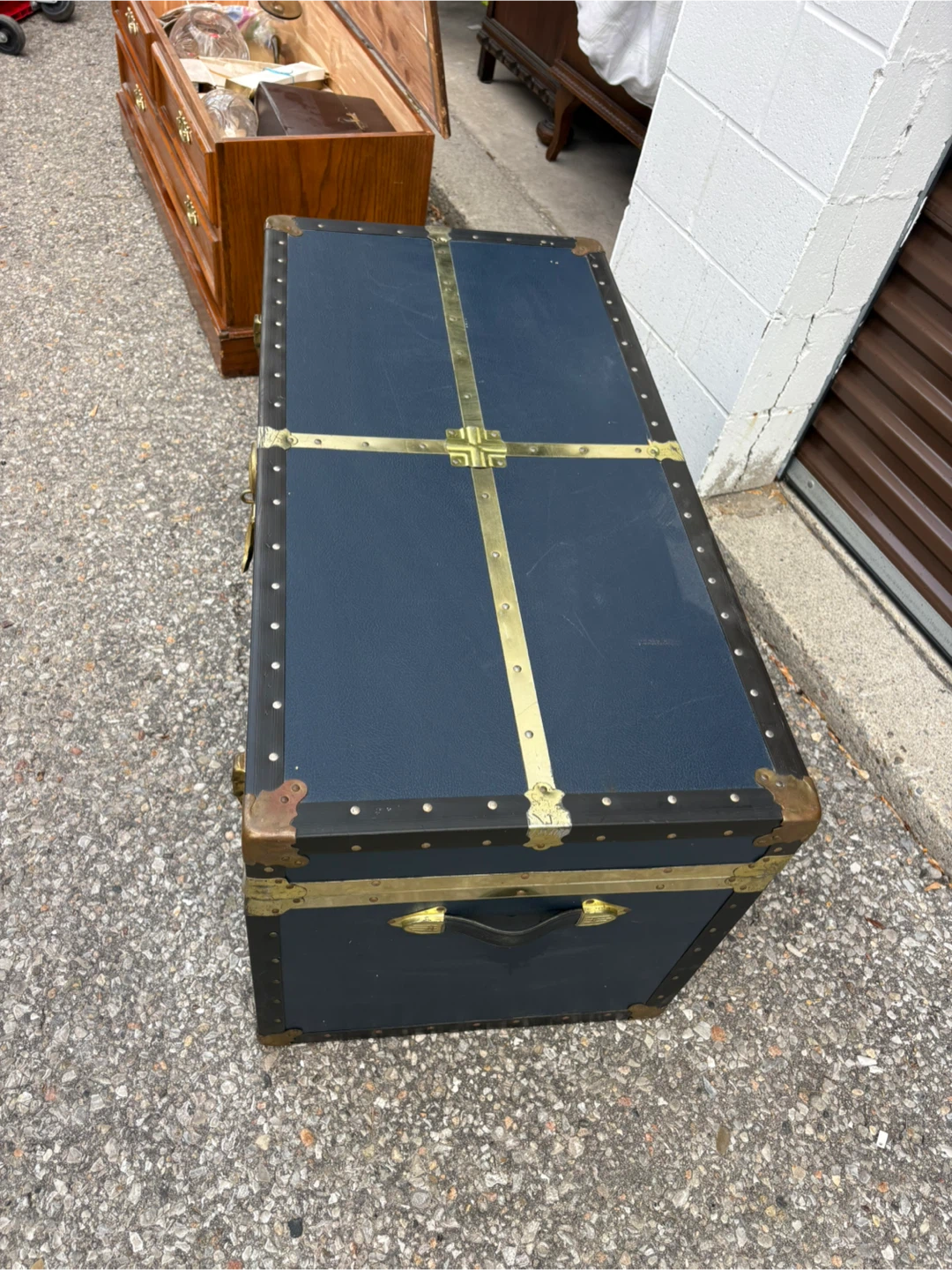 Free delivery used Vintage Style Decorative Storage Trunk - photo 4