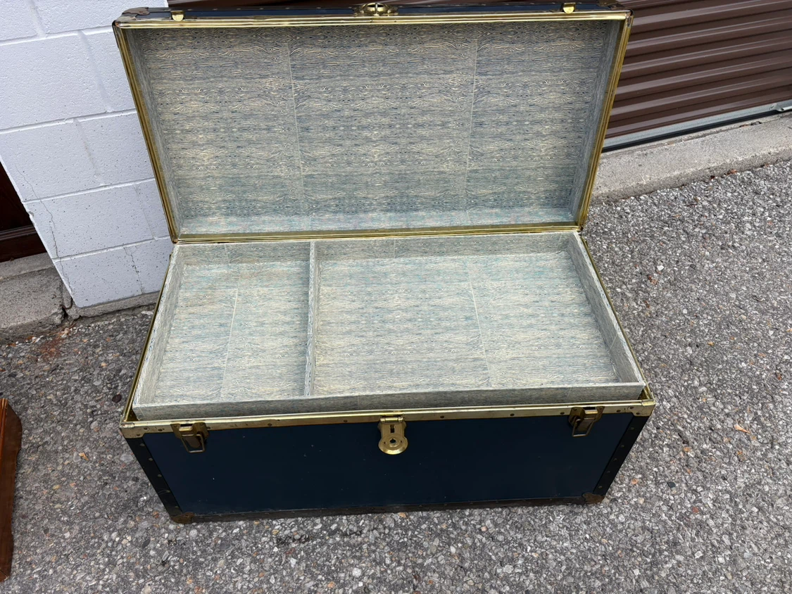 Free delivery used Vintage Style Decorative Storage Trunk - photo 5