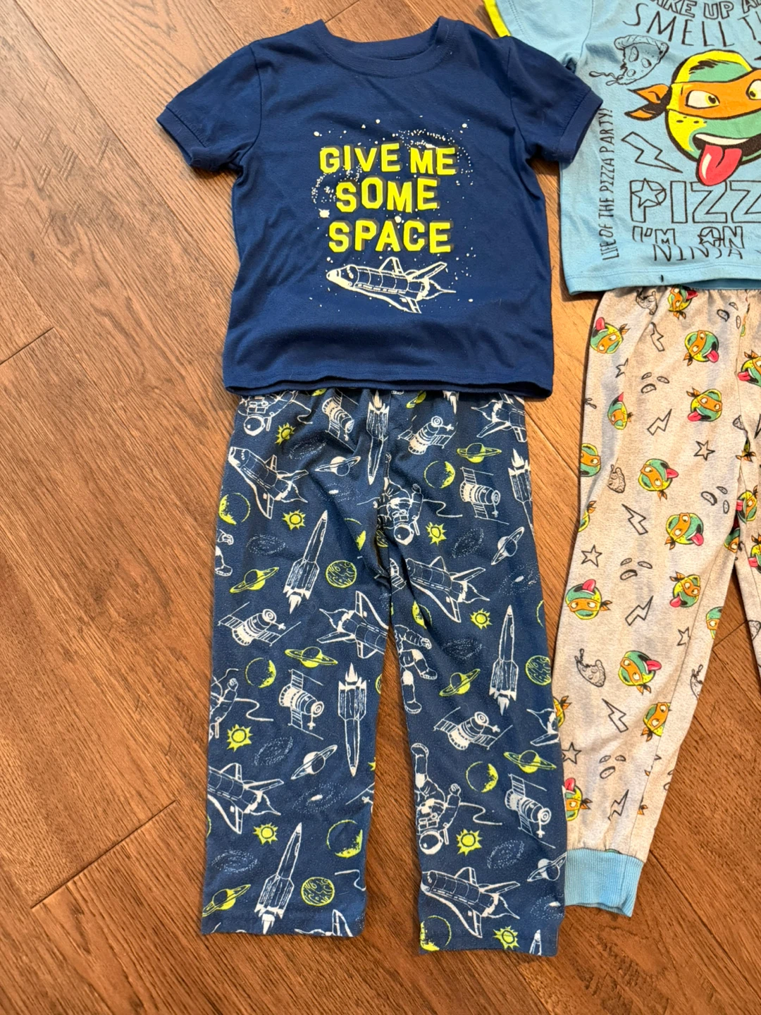 $10 for everything!! 4 Toddler Boy Pajama Sets Size 5-7 - photo 2