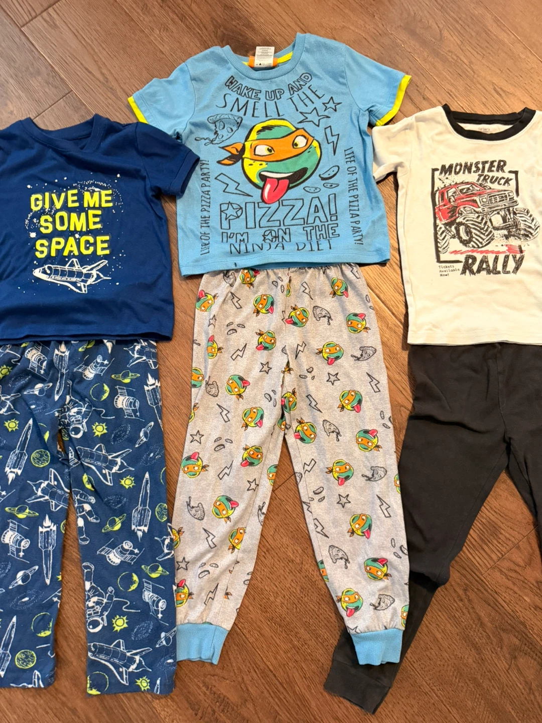 $10 for everything!! 4 Toddler Boy Pajama Sets Size 5-7 - photo 4