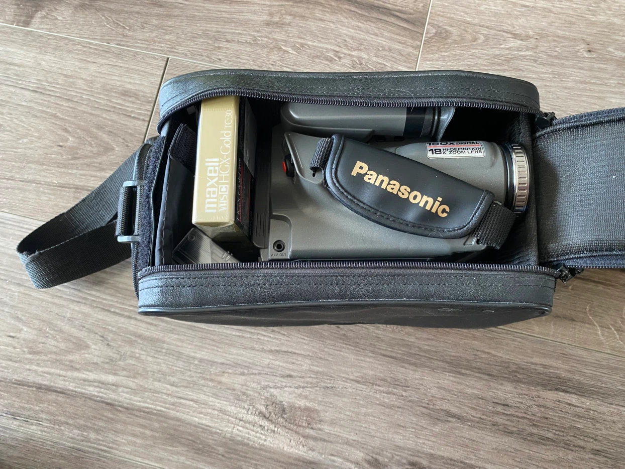 Panasonic Palmcorder VHS-C Camcorder - photo 2