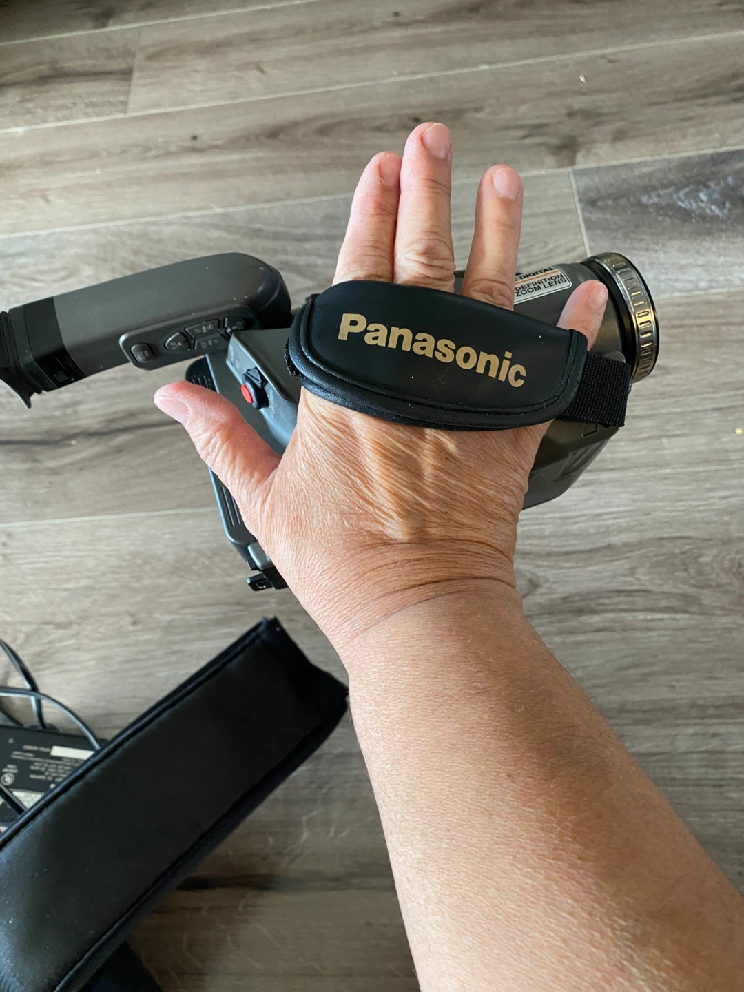 Panasonic Palmcorder VHS-C Camcorder - photo 3