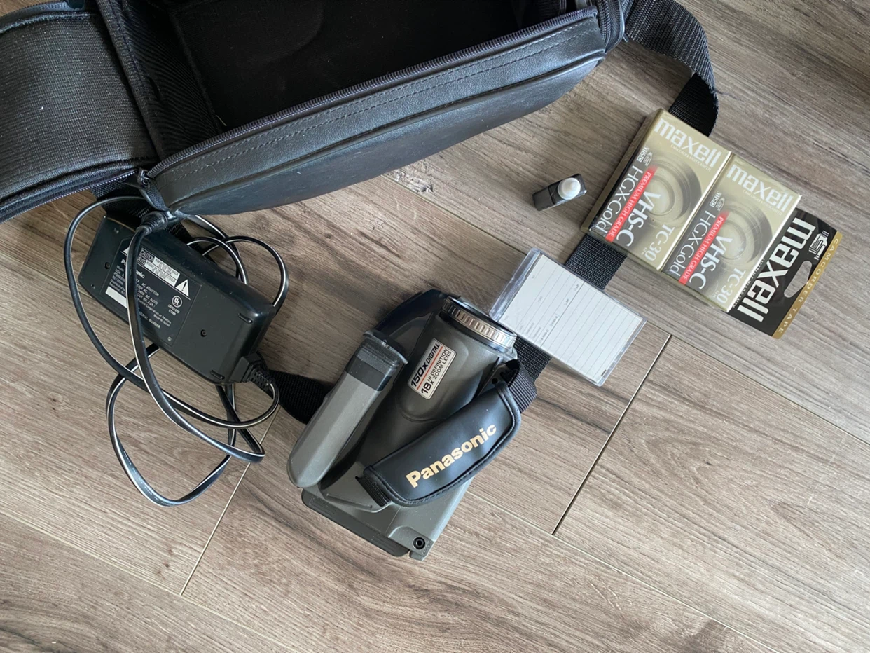 Panasonic Palmcorder VHS-C Camcorder - photo 4