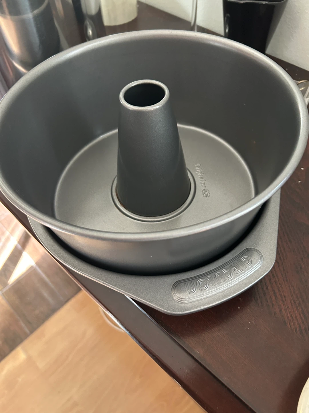 Circulon Two-Piece Tube Pan