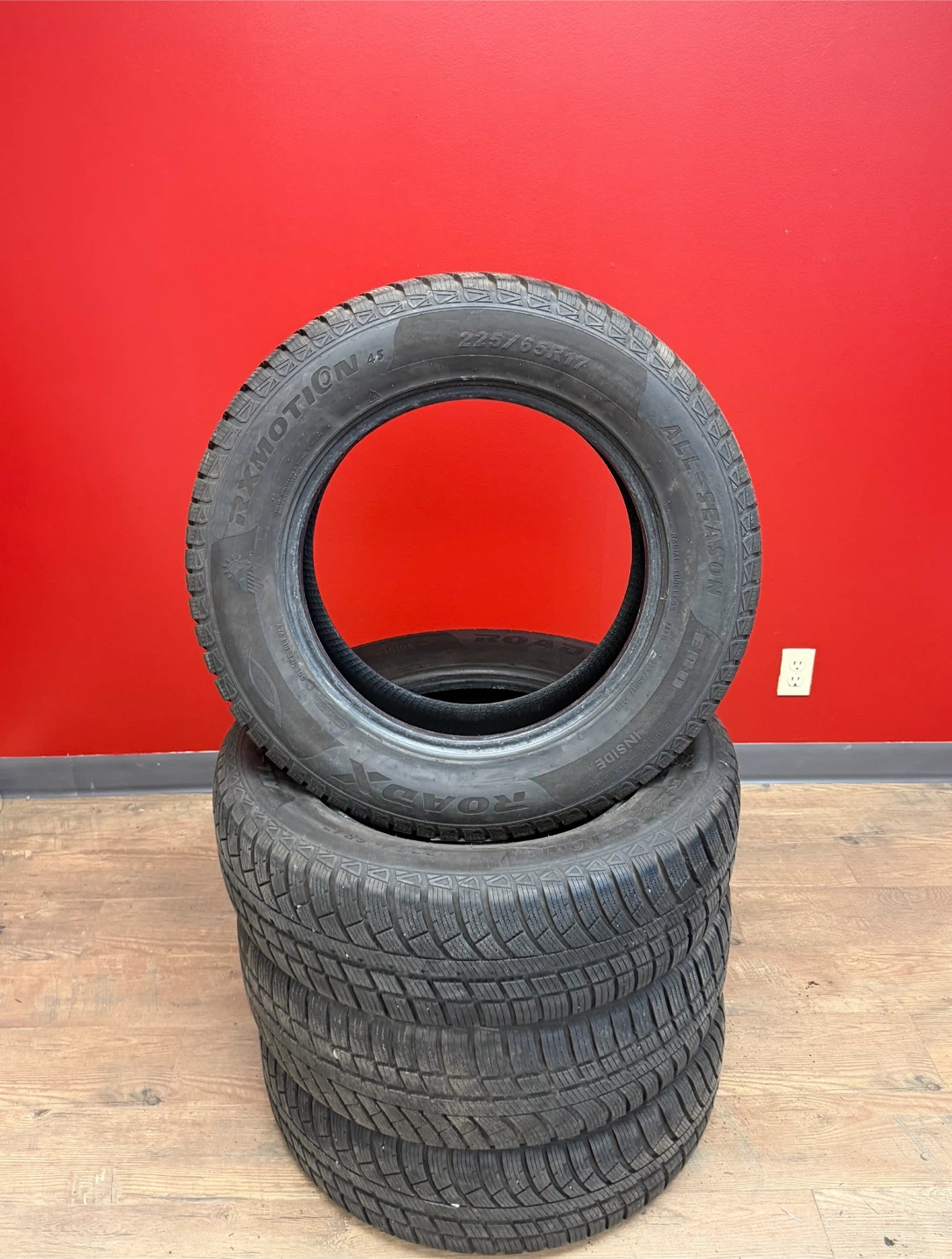 Set of 4 RoadX RxMotion 4S All-Season Tires 225/65R17