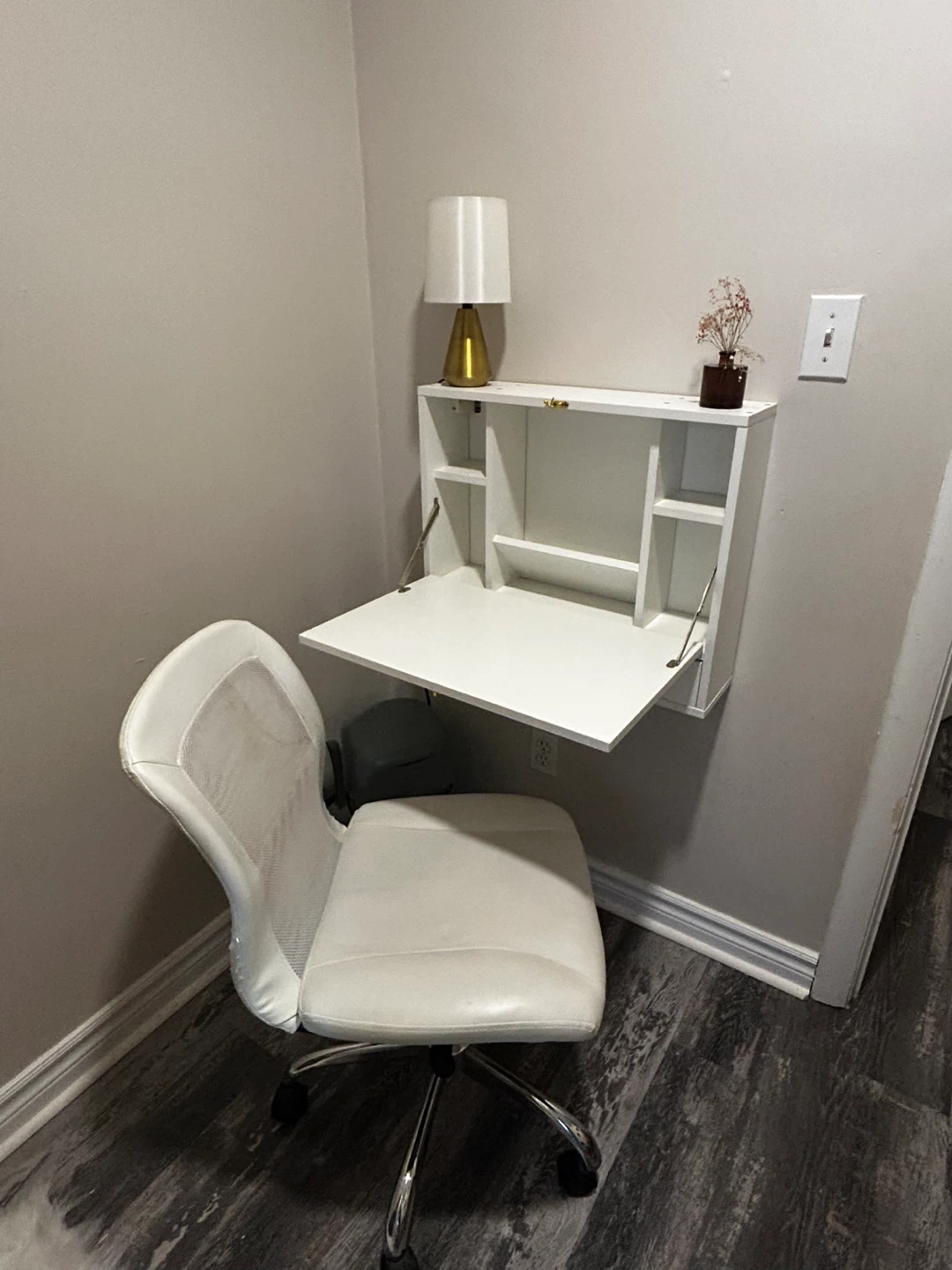 White Wall-Mounted Floating Desk - photo 2