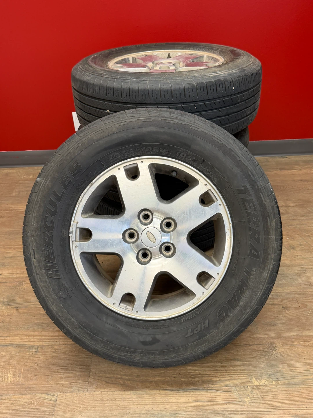 Set of 4 Hercules Terra Trac HPT Tires on Rims - photo 2