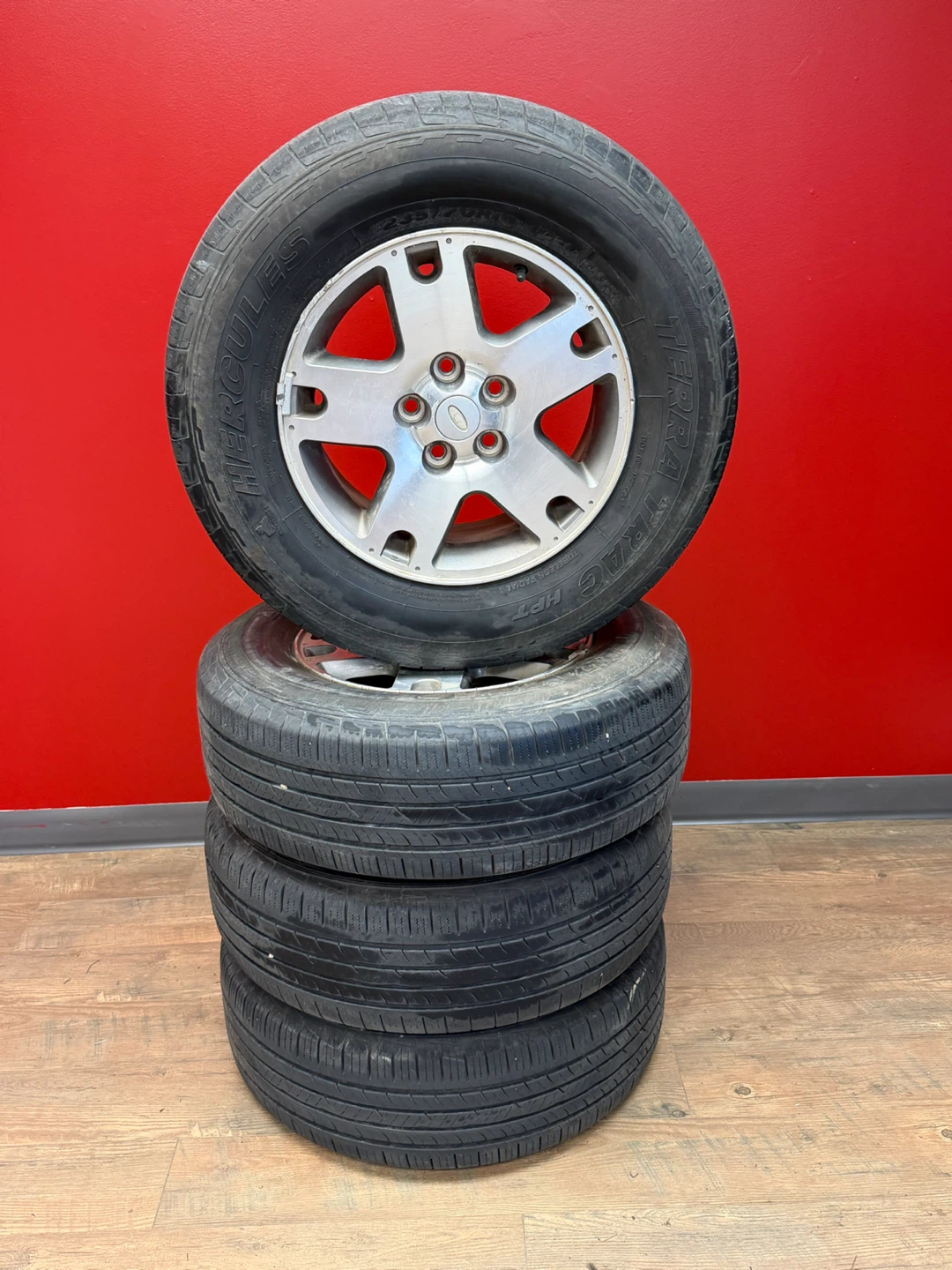 Set of 4 Hercules Terra Trac HPT Tires on Rims - photo 3